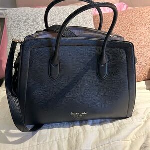 Kate Spade purse medium in black and great condition.